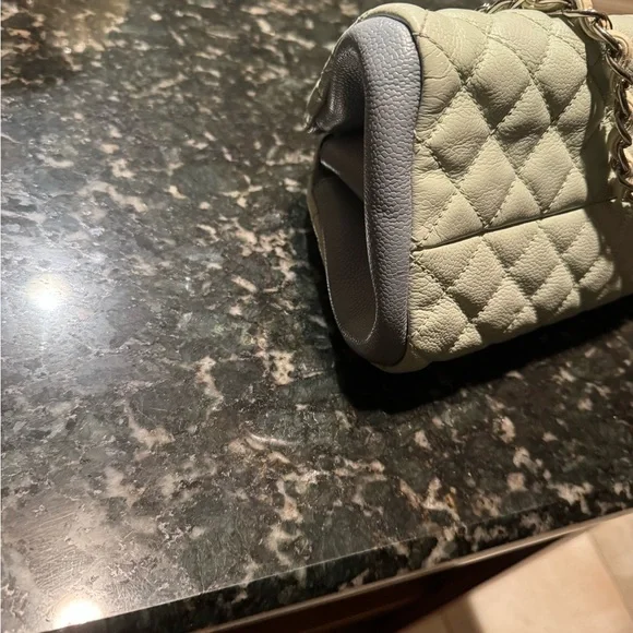 CHANEL Quilted caviar leather Shoulder Bag - Seafoam color with light blue - Picture 3 of 14